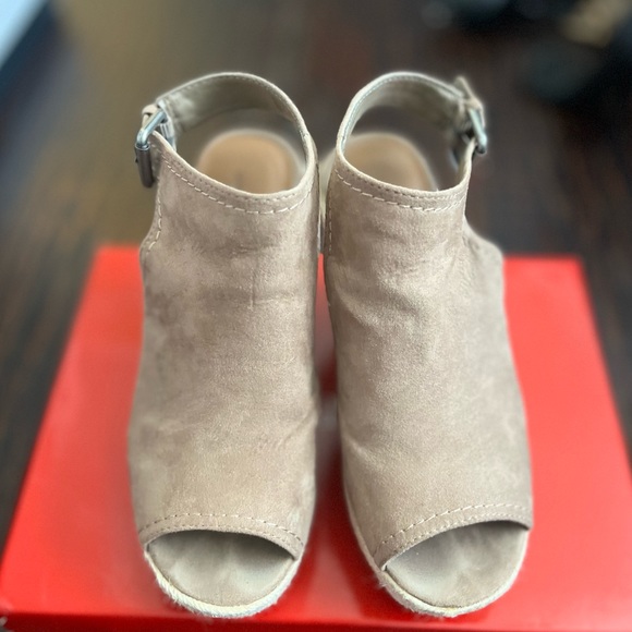 Cayla Microsuede Espadrille Wedge Pumps , Universal Thread - Picture 5 of 7